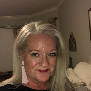 Meet your Posher, Nora